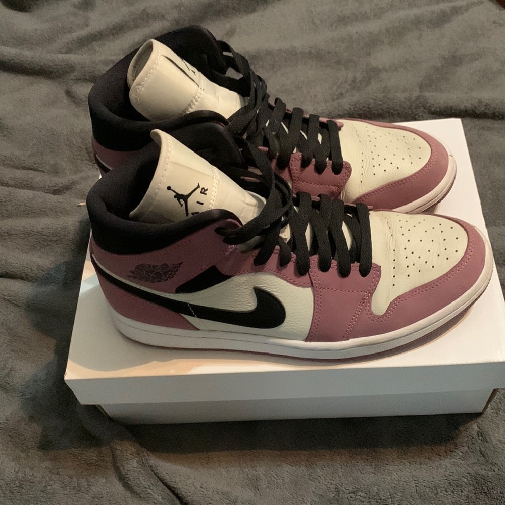 Womens Air Jordan 1 mid